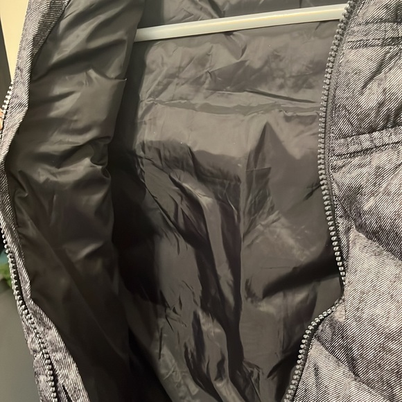 Mondetta puffer vest in a faux jean look with fur trimmed good size Small - Picture 6 of 6